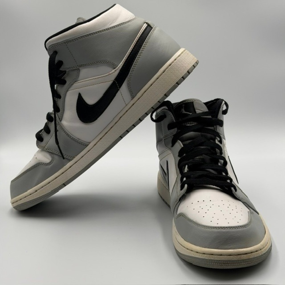 Air Jordan 1 Mid Light Smoke Grey White Black 554724-092 Mens Size 12 Sneaker